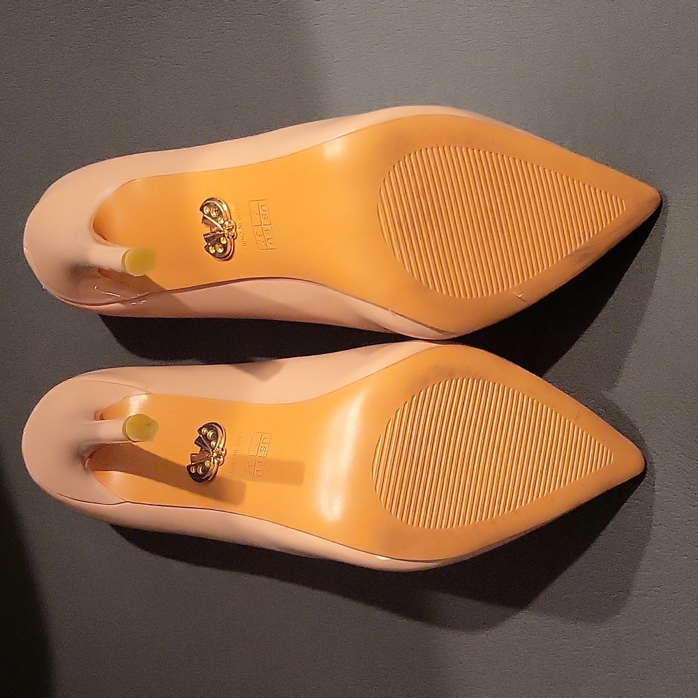 Heels - Picture 3 of 4